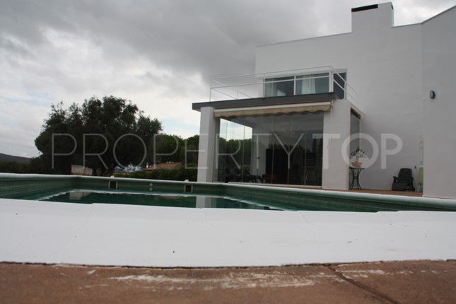 Buy villa in Sotogrande Alto