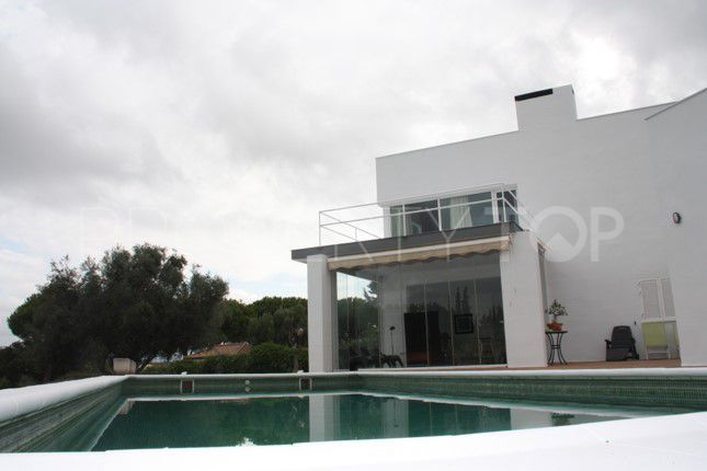 Buy villa in Sotogrande Alto