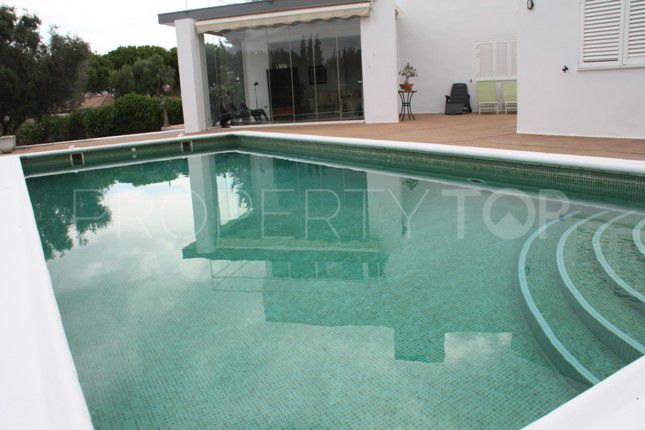 Buy villa in Sotogrande Alto