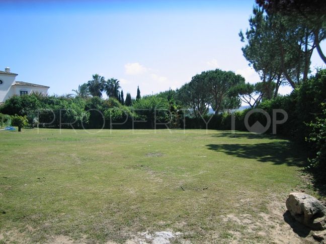 Buy villa in Sotogrande Alto