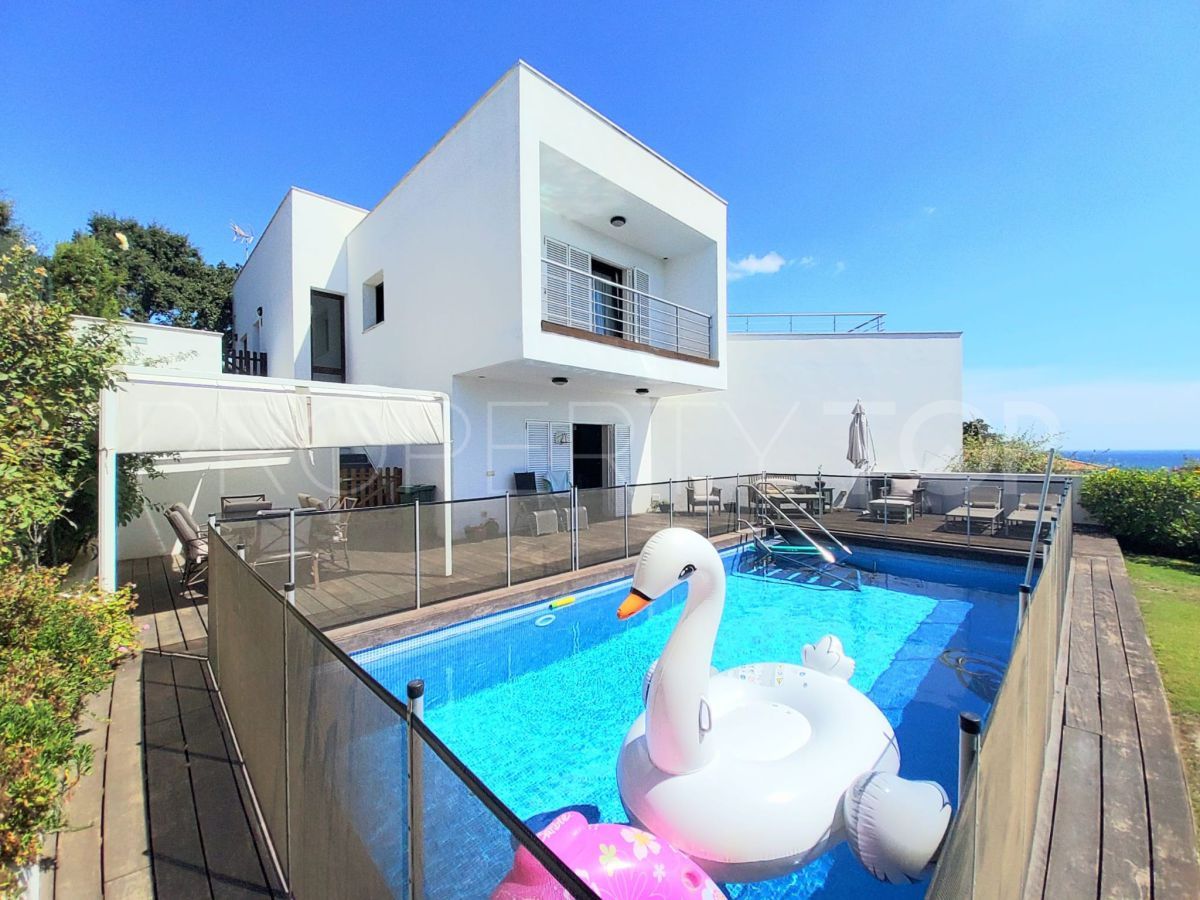 Villa en venta en Torreguadiaro