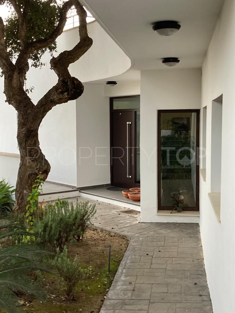 Villa en venta en Torreguadiaro