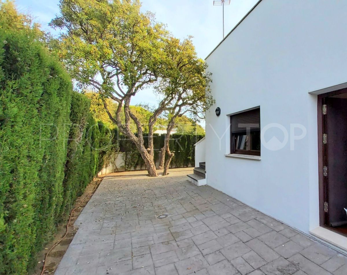 Villa en venta en Torreguadiaro