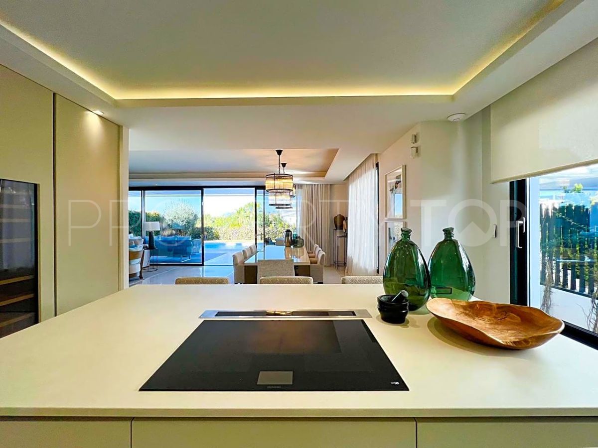 For sale villa in Los Monteros