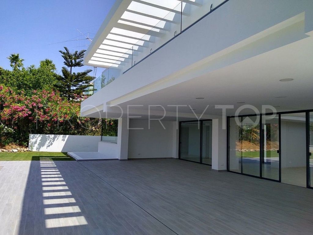 For sale villa with 4 bedrooms in Sotogrande Alto