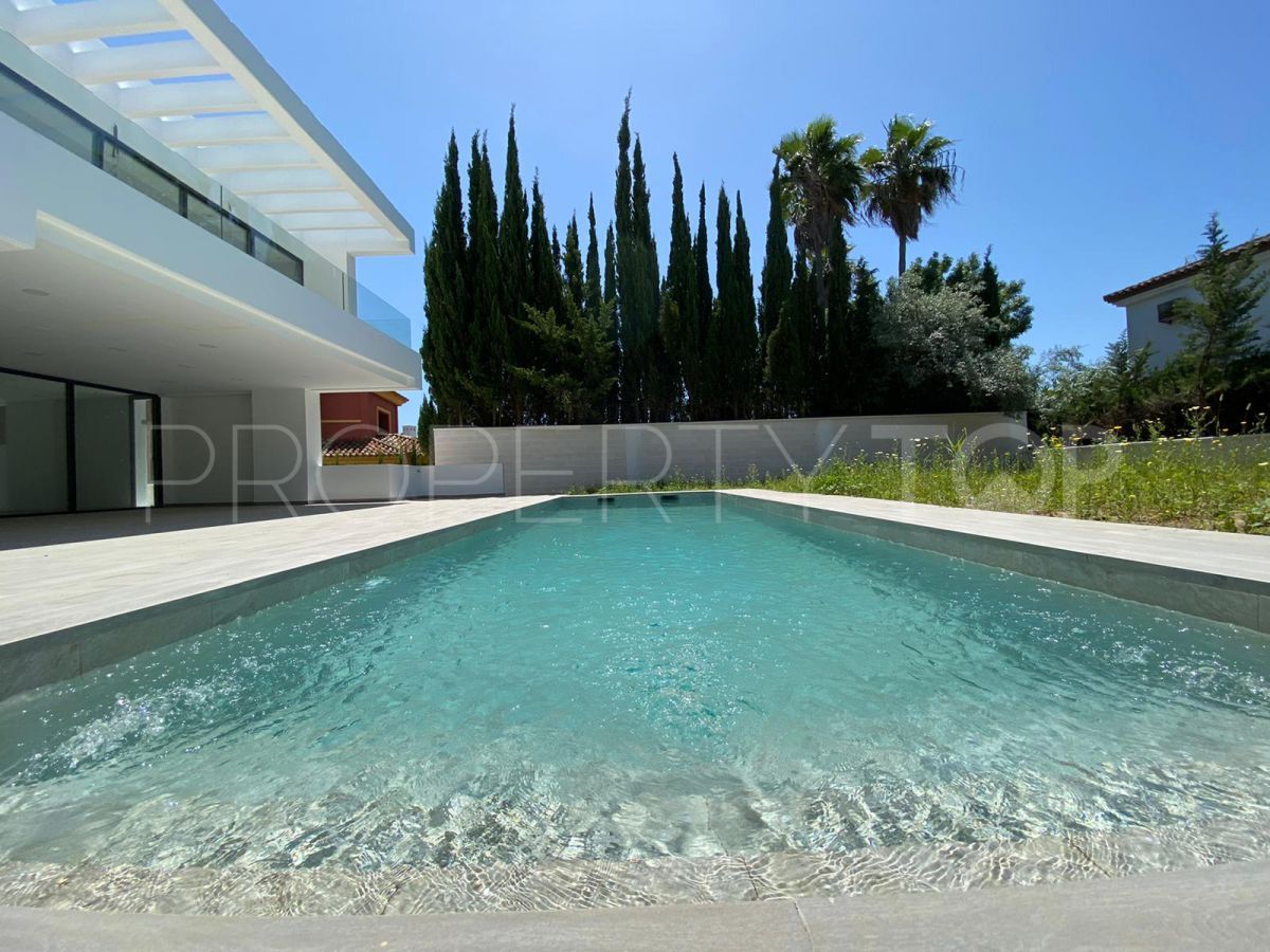 For sale villa with 4 bedrooms in Sotogrande Alto