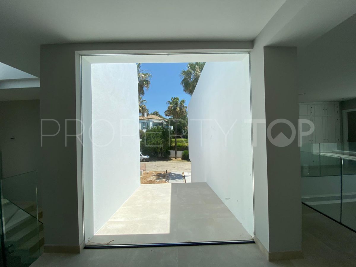 For sale villa with 4 bedrooms in Sotogrande Alto