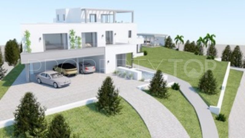 Buy villa in Sotogrande Alto