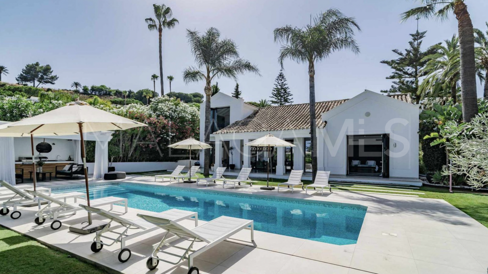 Villa for sale in Nueva Andalucia