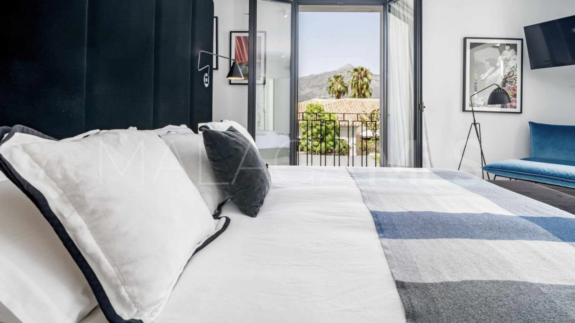 Villa for sale in Nueva Andalucia