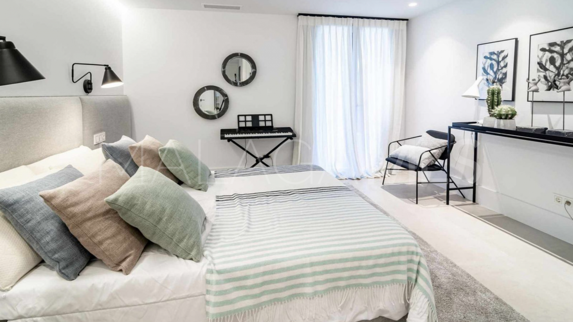 Villa for sale in Nueva Andalucia