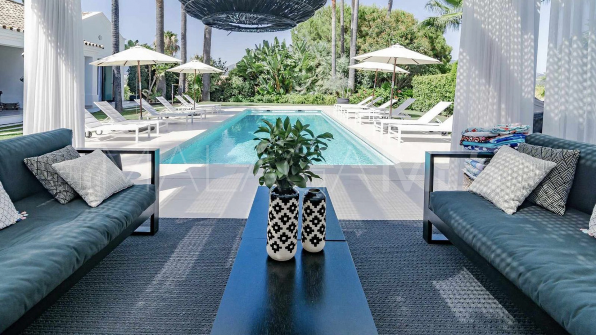 Villa for sale in Nueva Andalucia