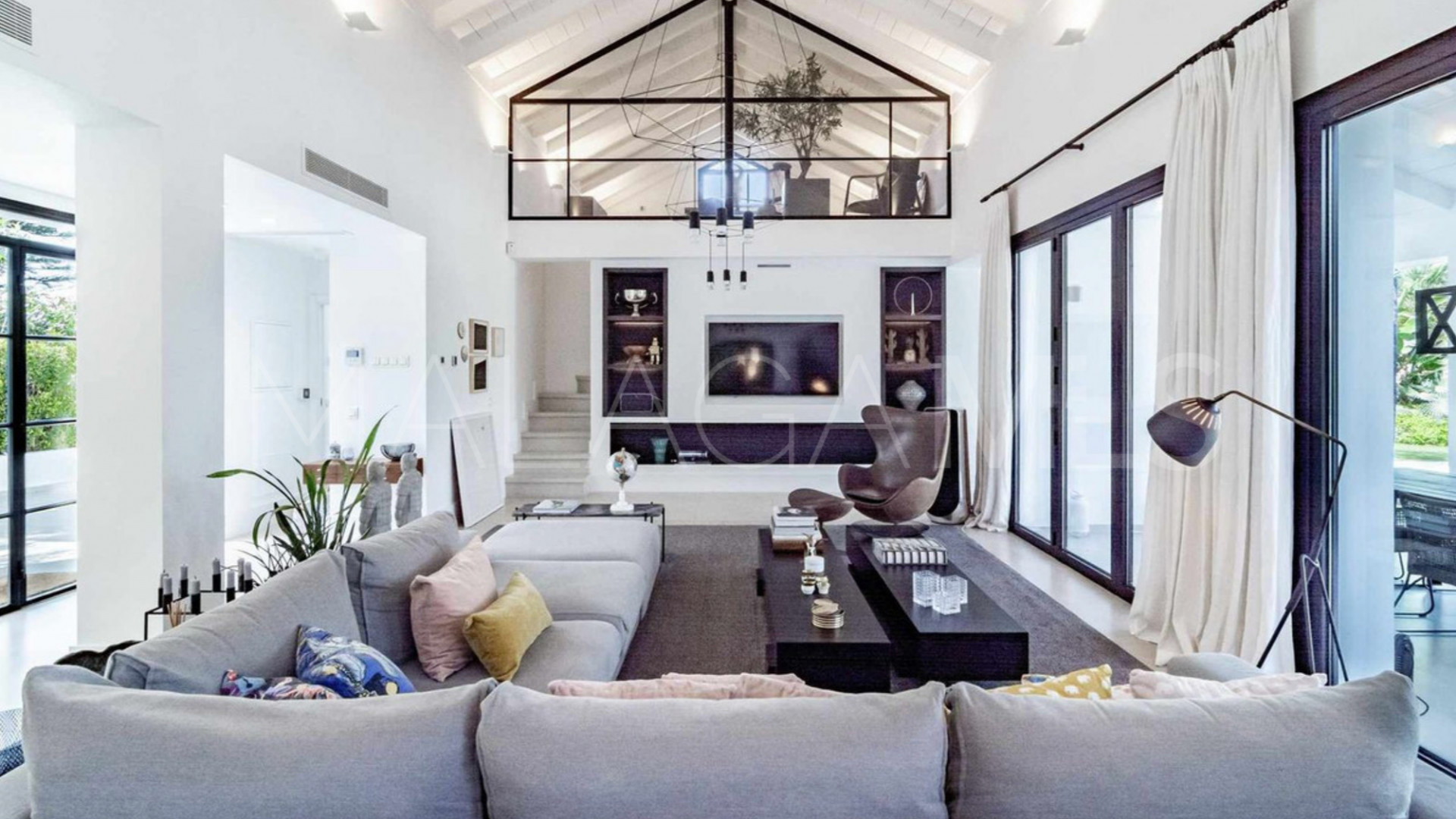 Villa for sale in Nueva Andalucia