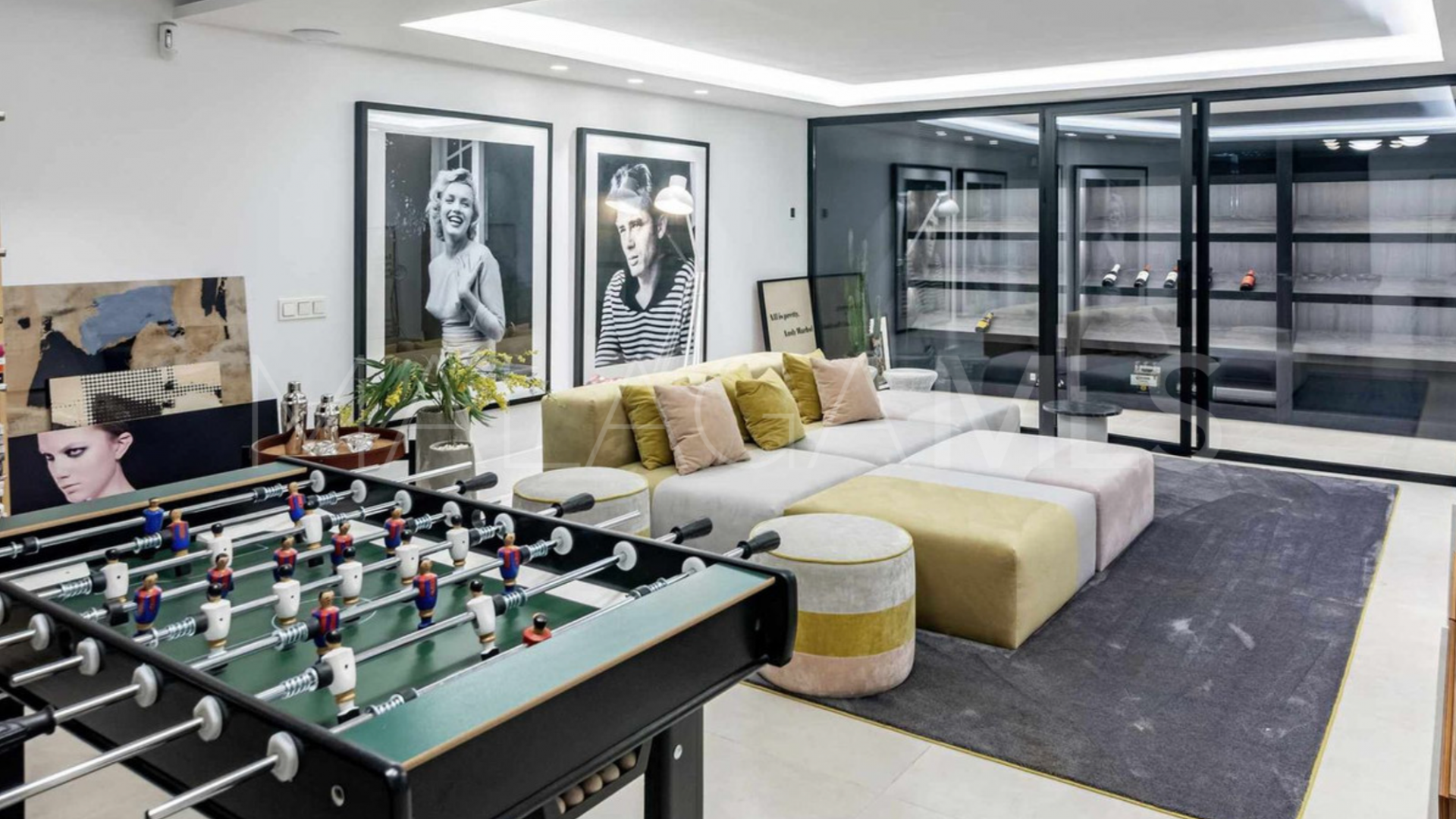 Villa for sale in Nueva Andalucia