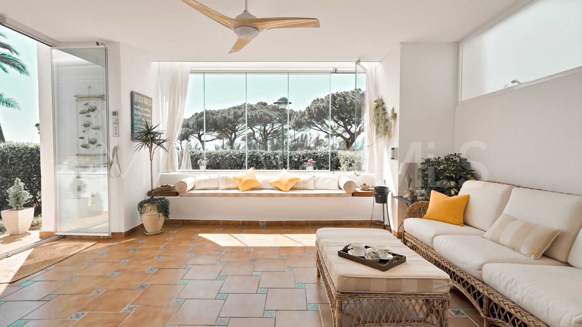 Ground floor apartment with 2 bedrooms for sale in Los Monteros Palm Beach