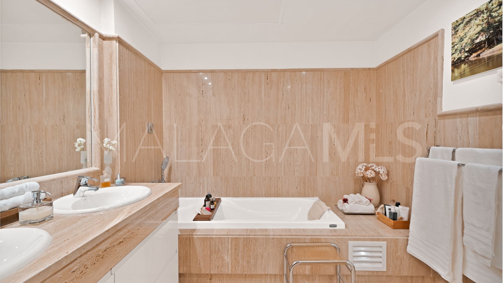 Ground floor apartment with 2 bedrooms for sale in Los Monteros Palm Beach
