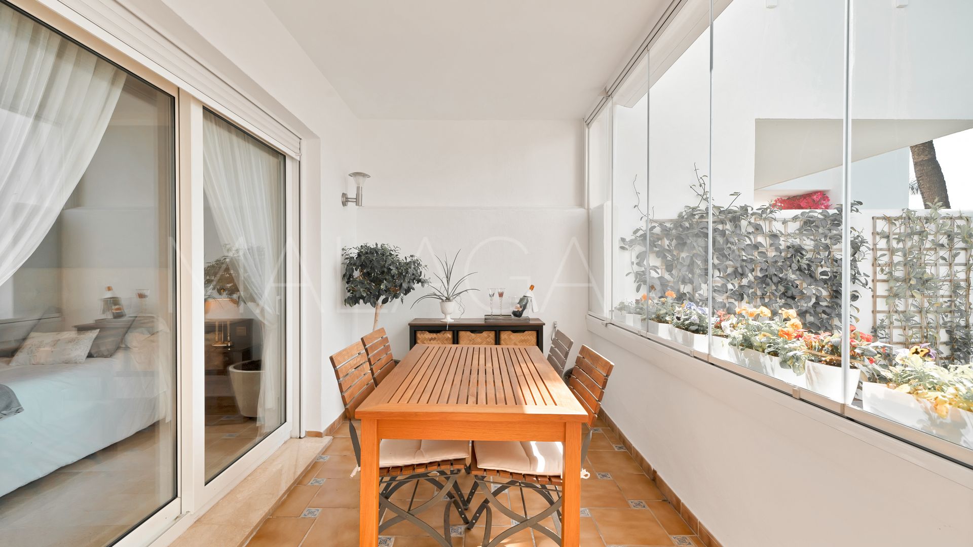 Ground floor apartment with 2 bedrooms for sale in Los Monteros Palm Beach