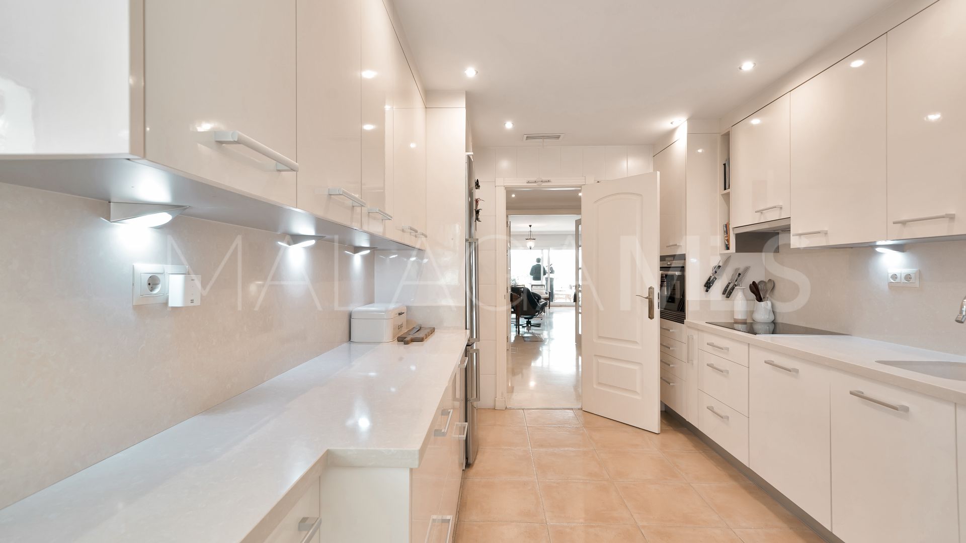 Ground floor apartment with 2 bedrooms for sale in Los Monteros Palm Beach