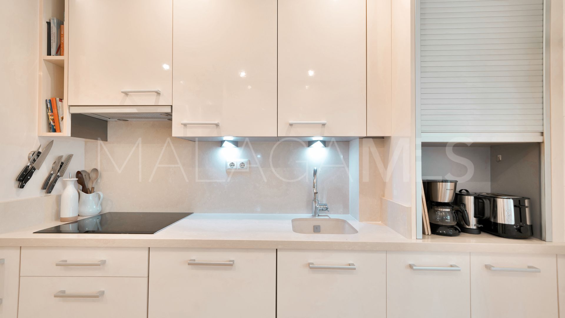 Ground floor apartment with 2 bedrooms for sale in Los Monteros Palm Beach