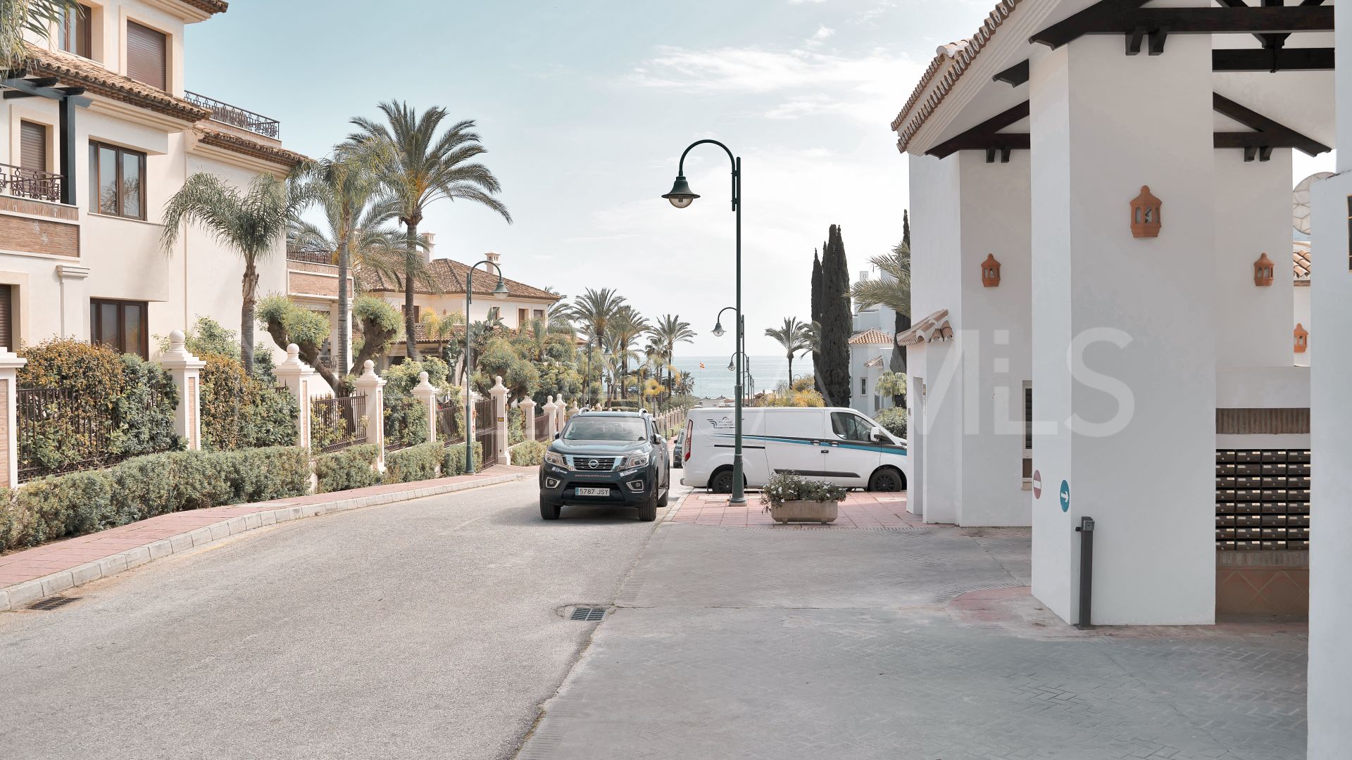Ground floor apartment with 2 bedrooms for sale in Los Monteros Palm Beach