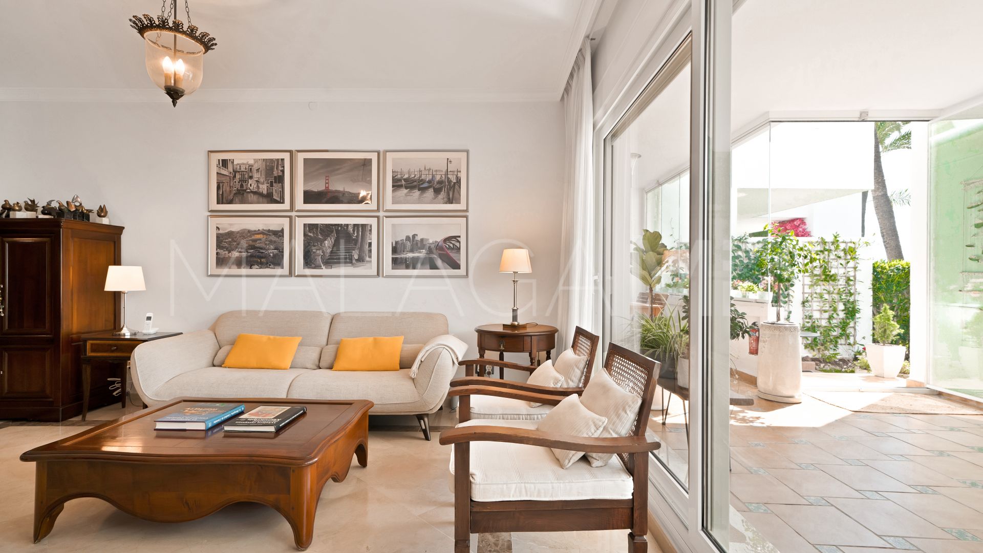 Ground floor apartment with 2 bedrooms for sale in Los Monteros Palm Beach