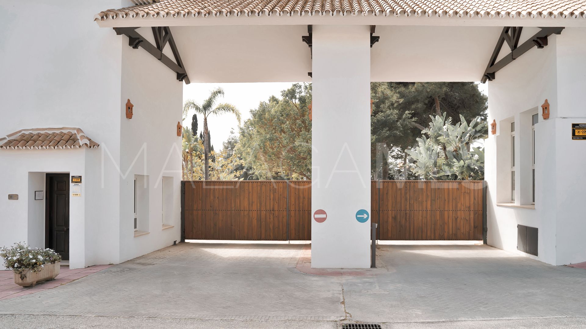 Ground floor apartment with 2 bedrooms for sale in Los Monteros Palm Beach