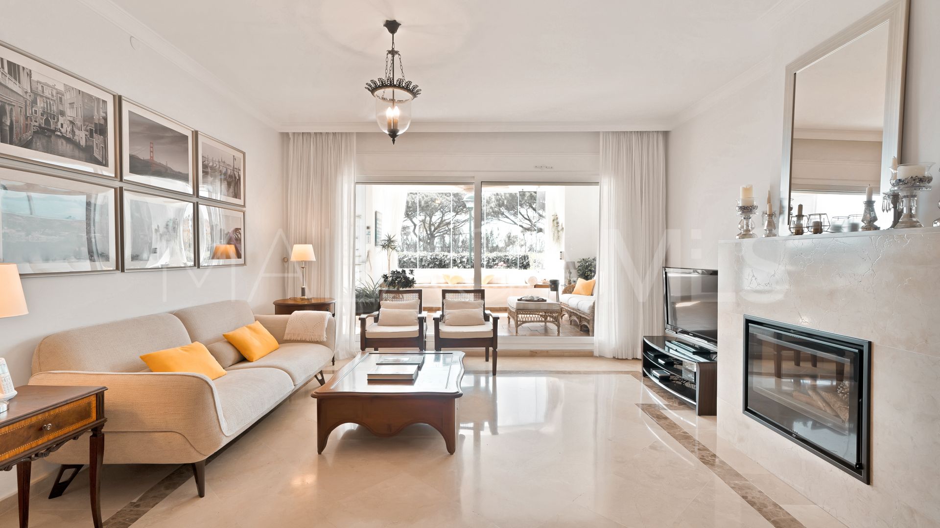 Ground floor apartment with 2 bedrooms for sale in Los Monteros Palm Beach
