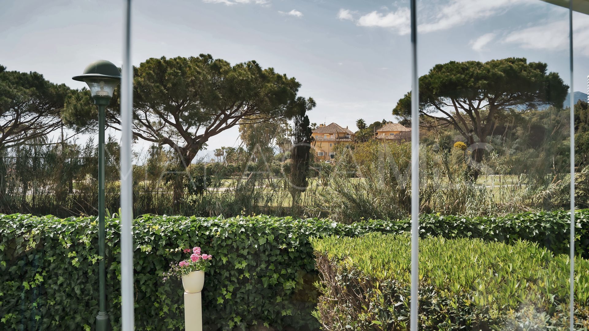 Ground floor apartment with 2 bedrooms for sale in Los Monteros Palm Beach