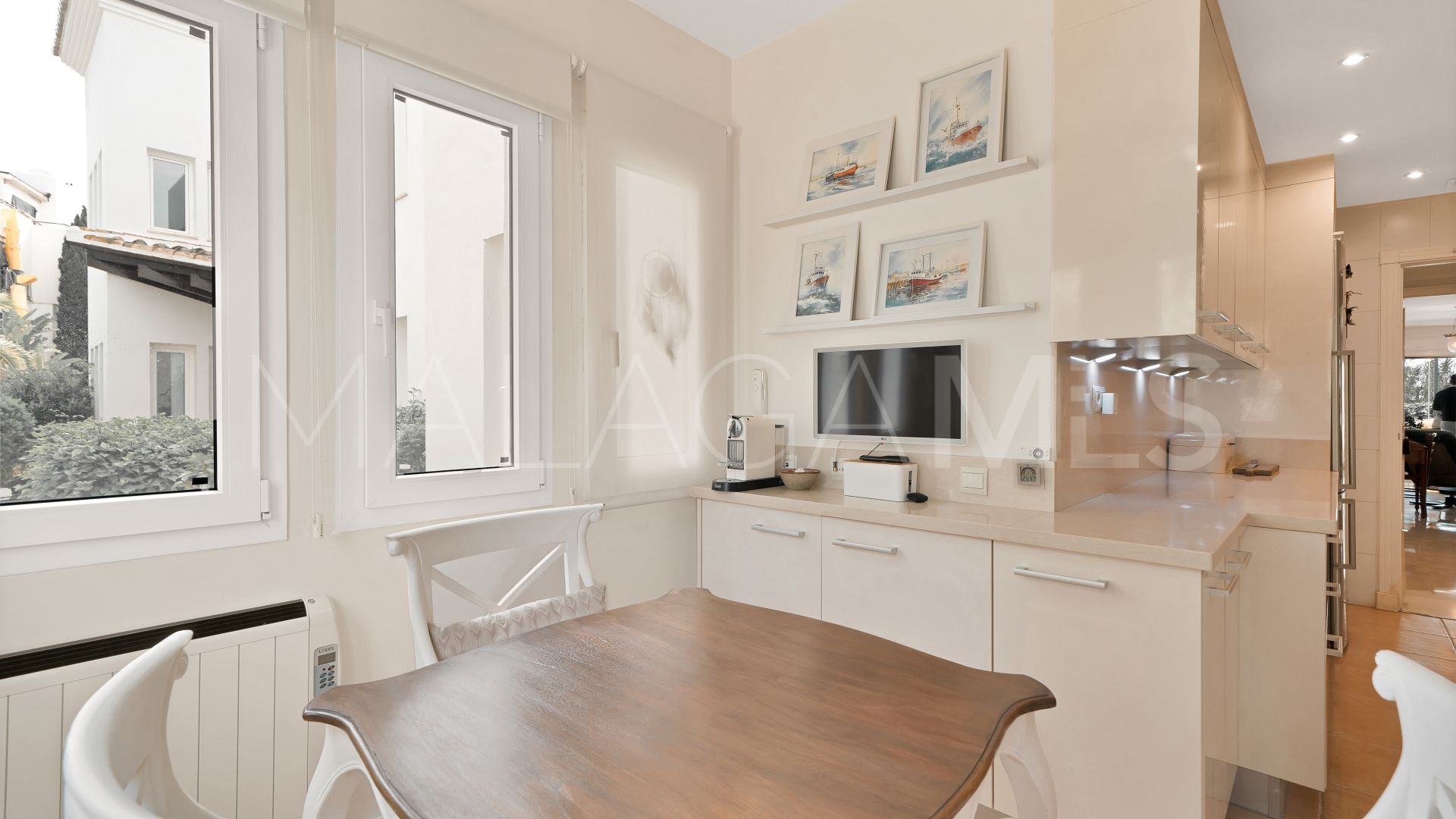 Ground floor apartment with 2 bedrooms for sale in Los Monteros Palm Beach