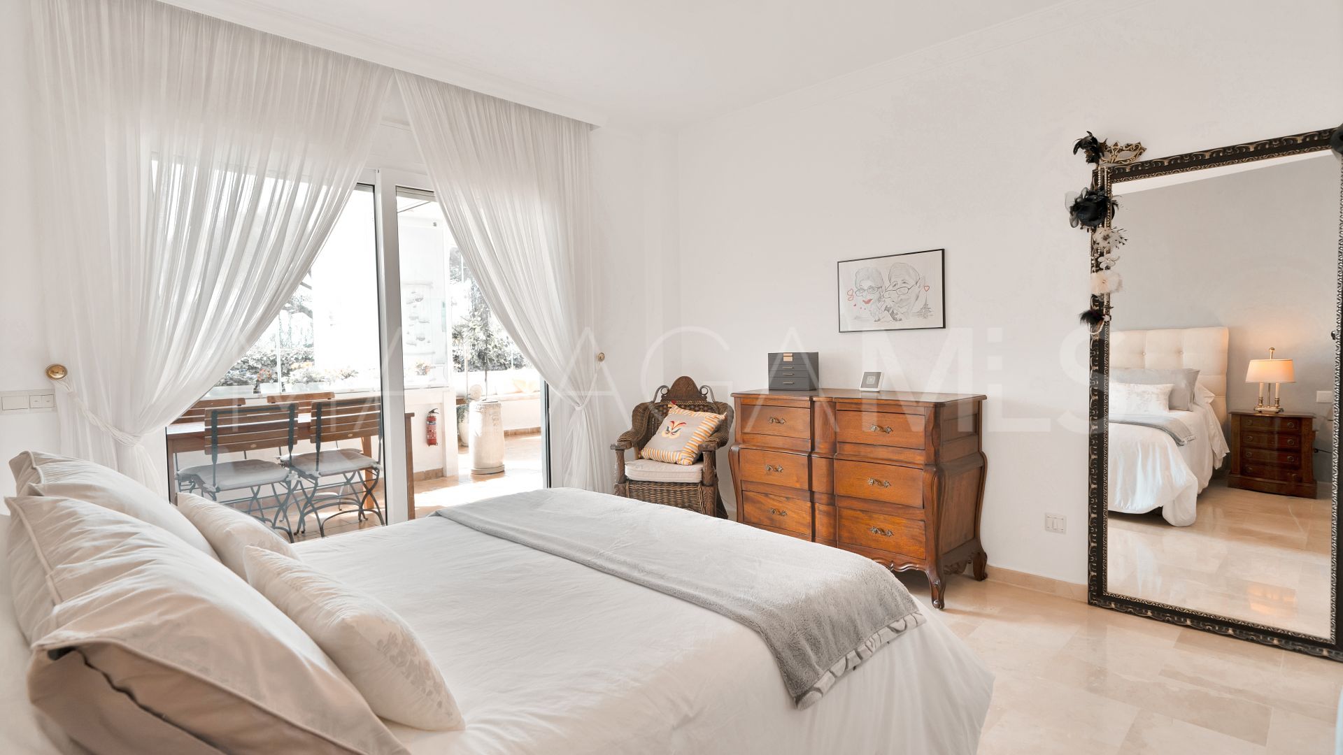 Ground floor apartment with 2 bedrooms for sale in Los Monteros Palm Beach