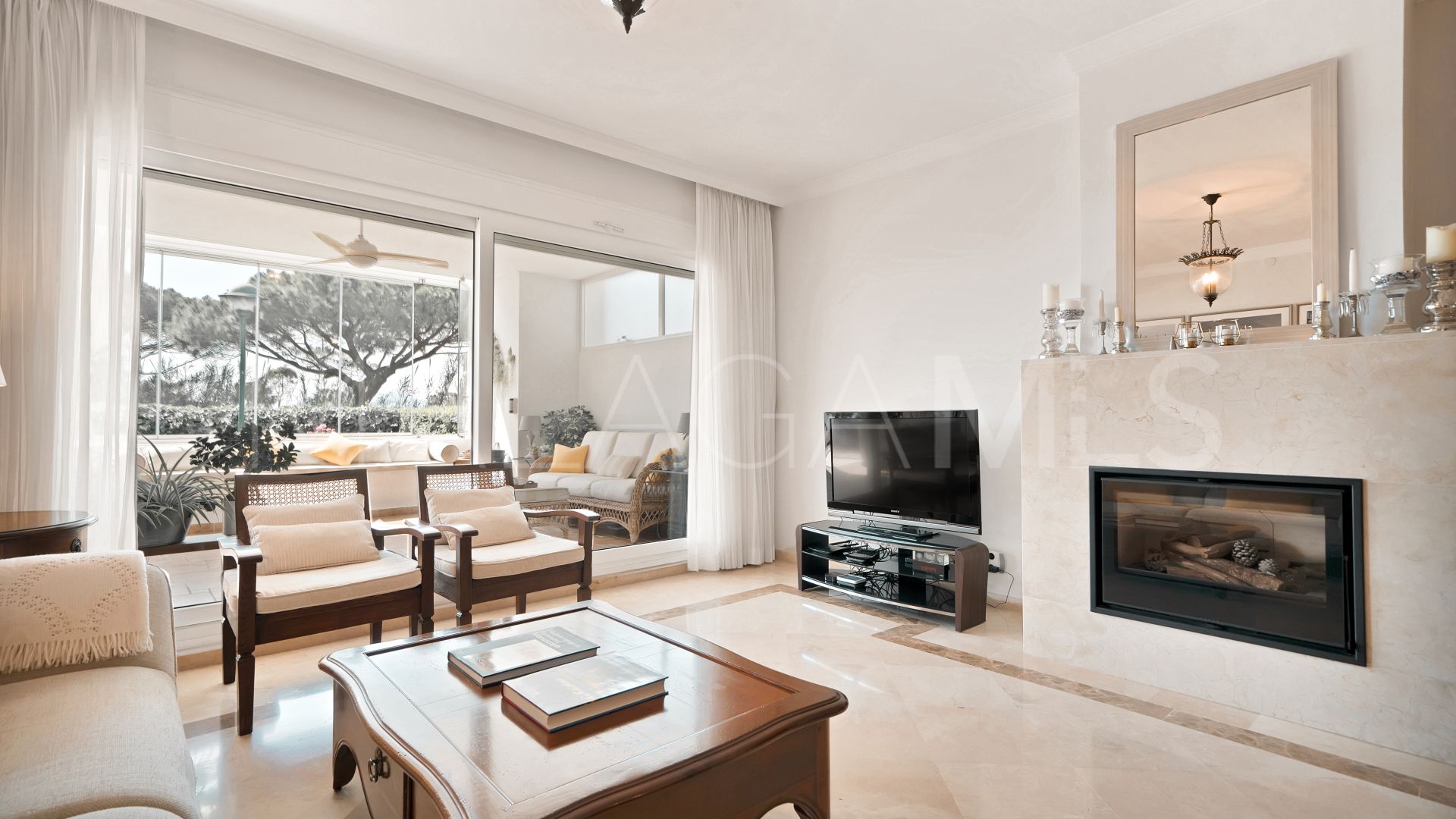 Ground floor apartment with 2 bedrooms for sale in Los Monteros Palm Beach