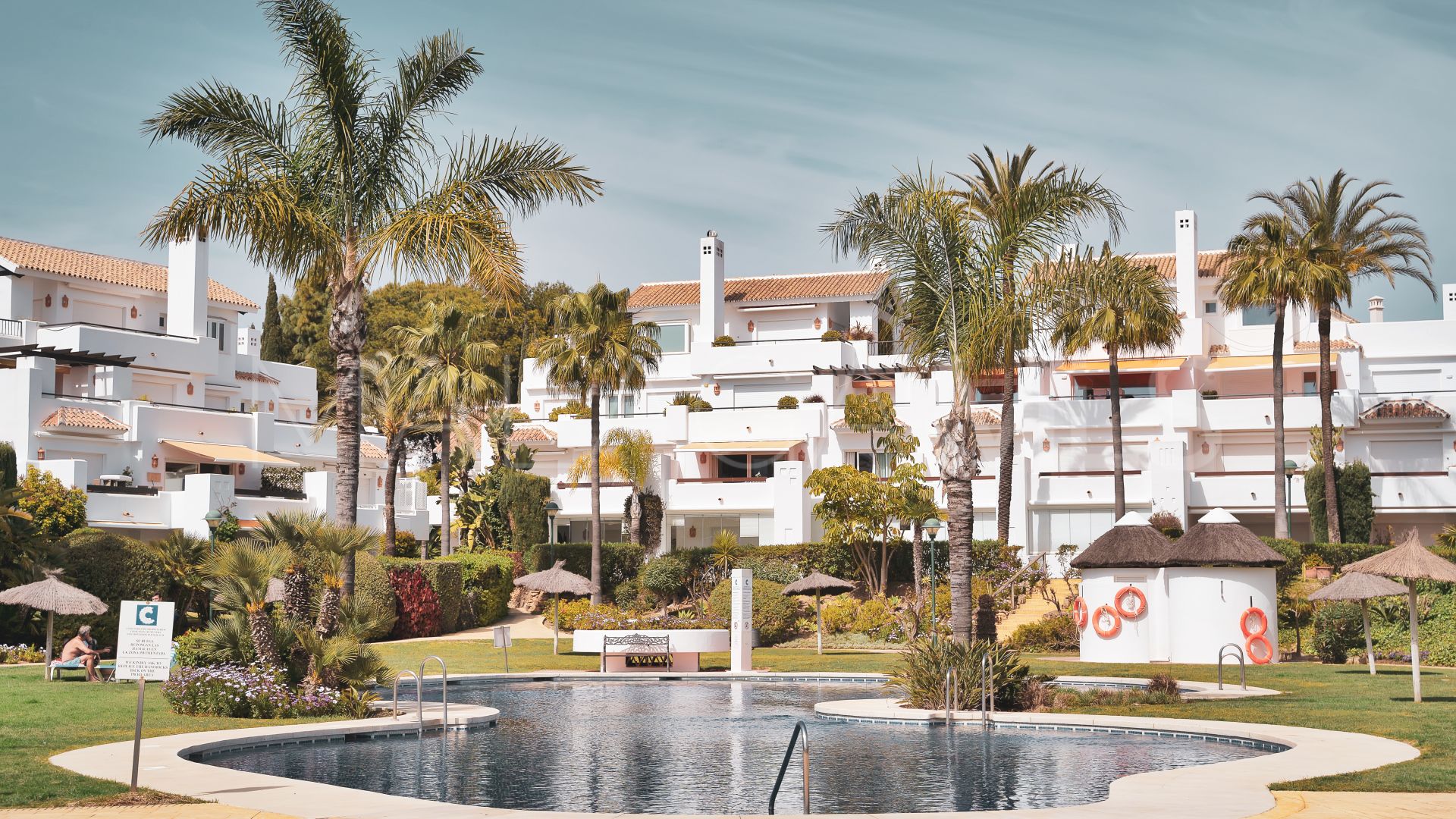 Ground floor apartment with 2 bedrooms for sale in Los Monteros Palm Beach
