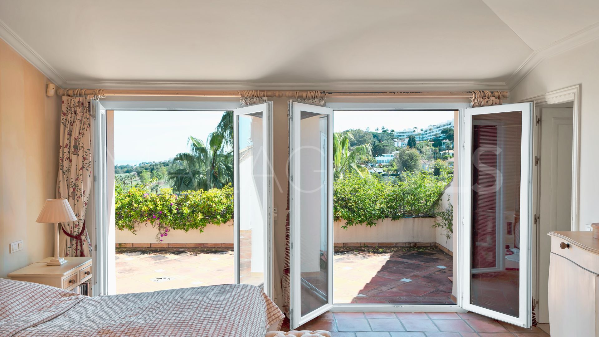 Buy atico duplex de 3 bedrooms in Las Alamandas