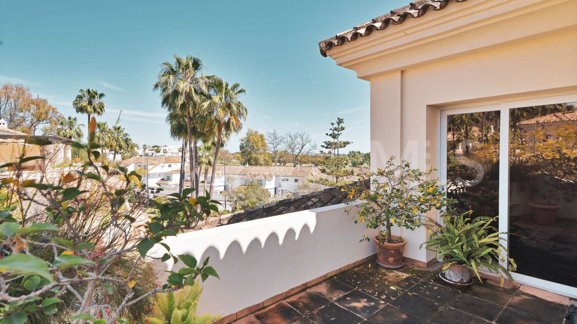 Buy atico duplex de 3 bedrooms in Las Alamandas