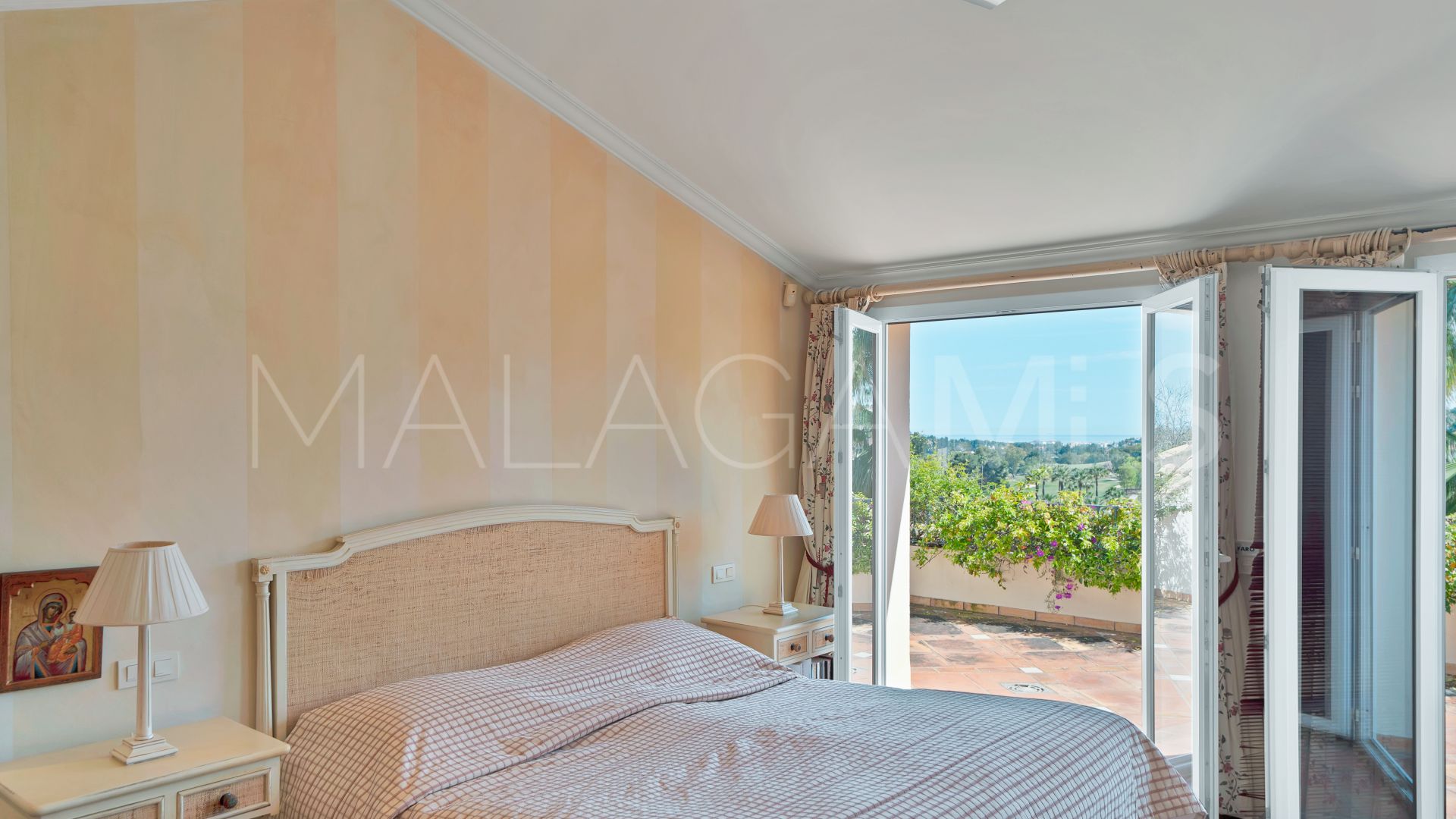 Buy atico duplex de 3 bedrooms in Las Alamandas