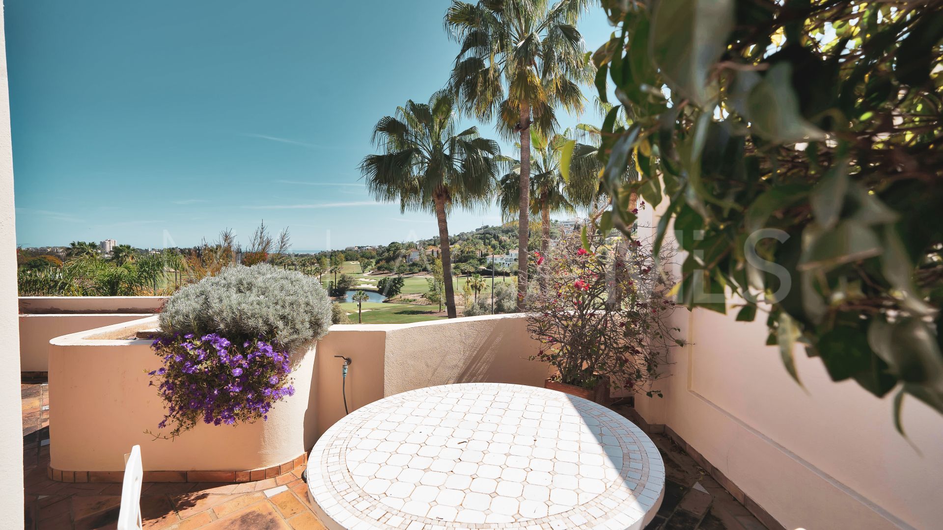 Buy atico duplex de 3 bedrooms in Las Alamandas