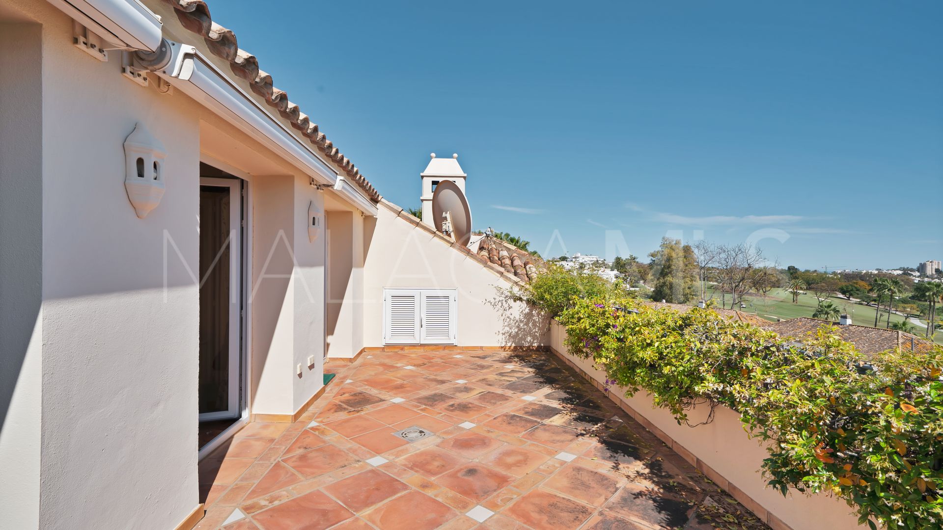 Buy atico duplex de 3 bedrooms in Las Alamandas