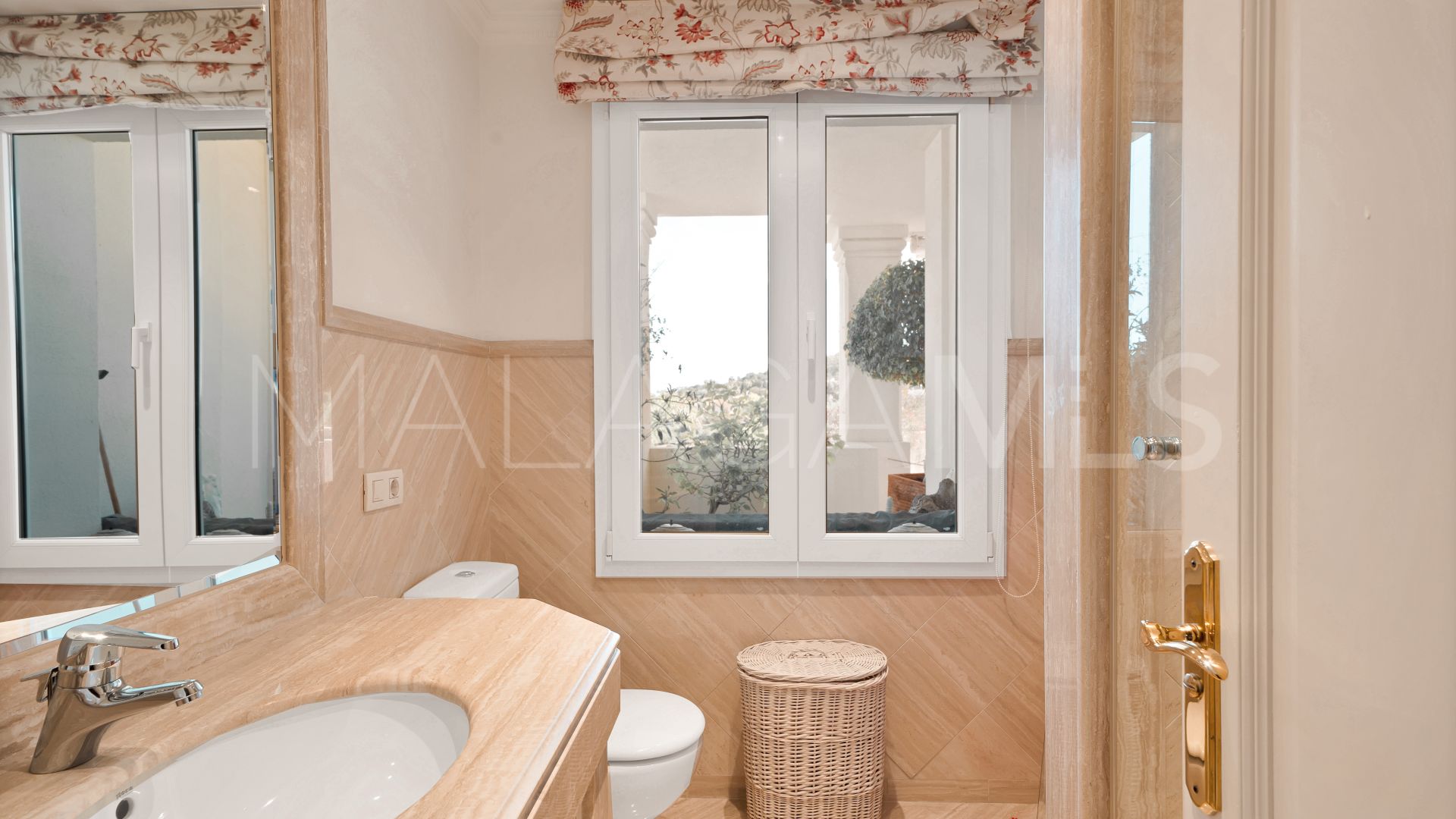 Buy atico duplex de 3 bedrooms in Las Alamandas