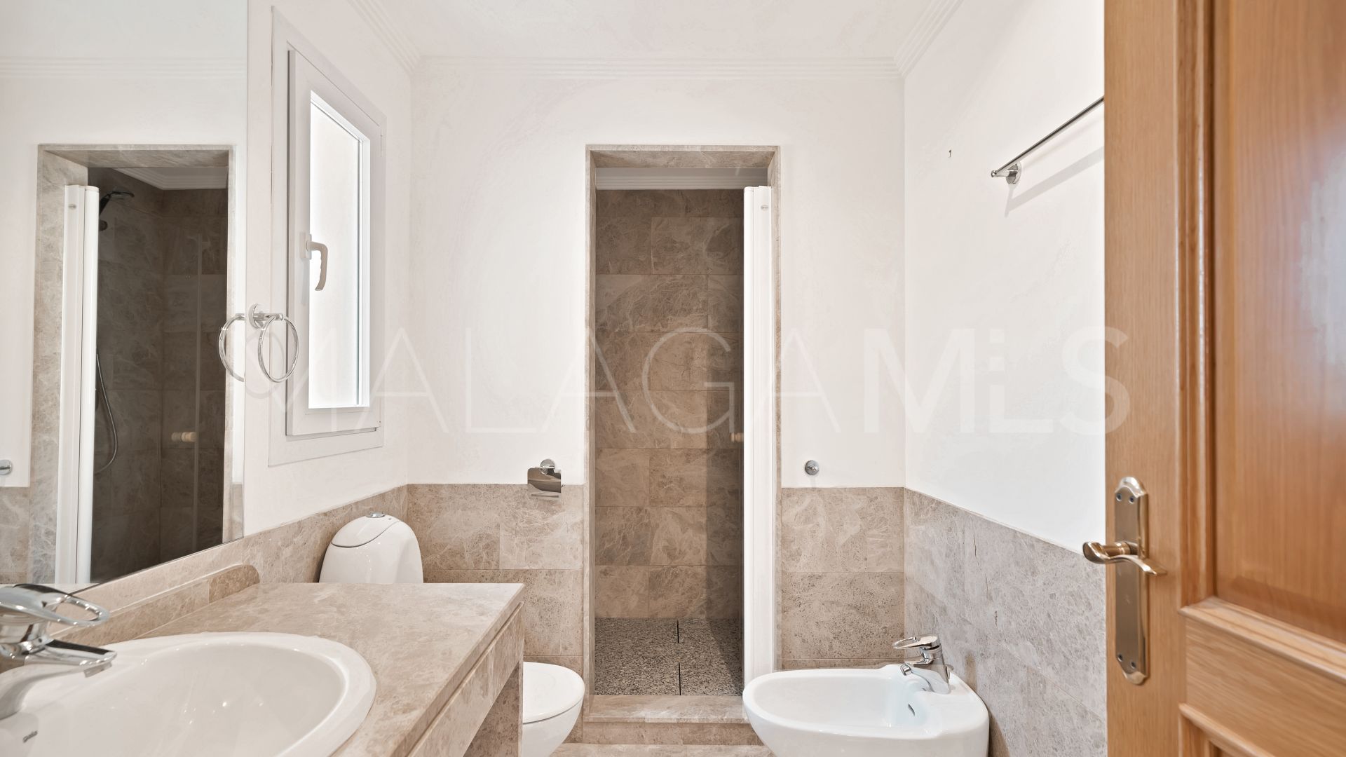 Pareado for sale in Santa Clara with 3 bedrooms
