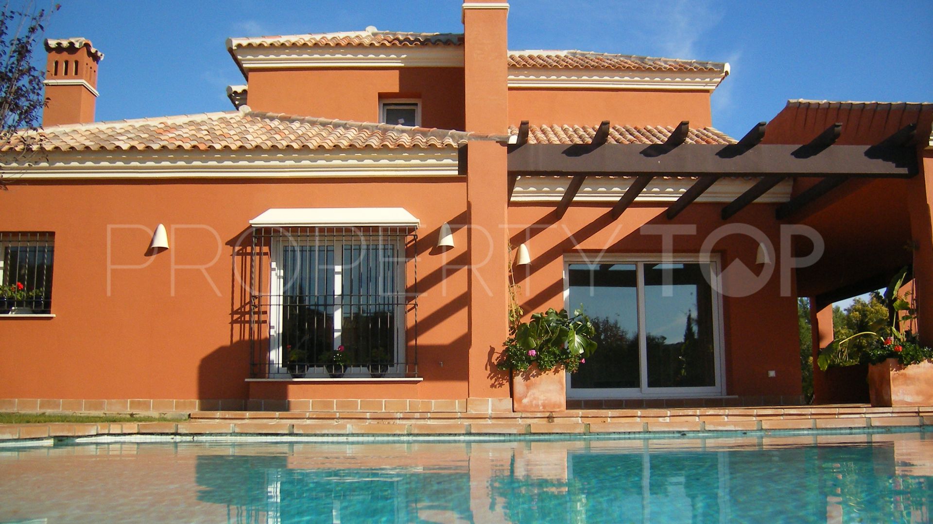 Buy villa in Sotogrande Alto with 4 bedrooms