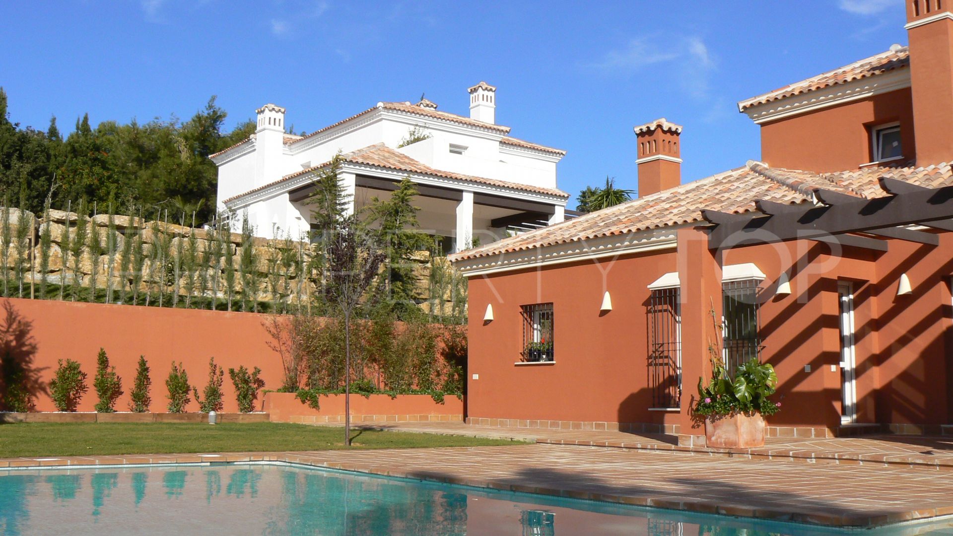 Buy villa in Sotogrande Alto with 4 bedrooms