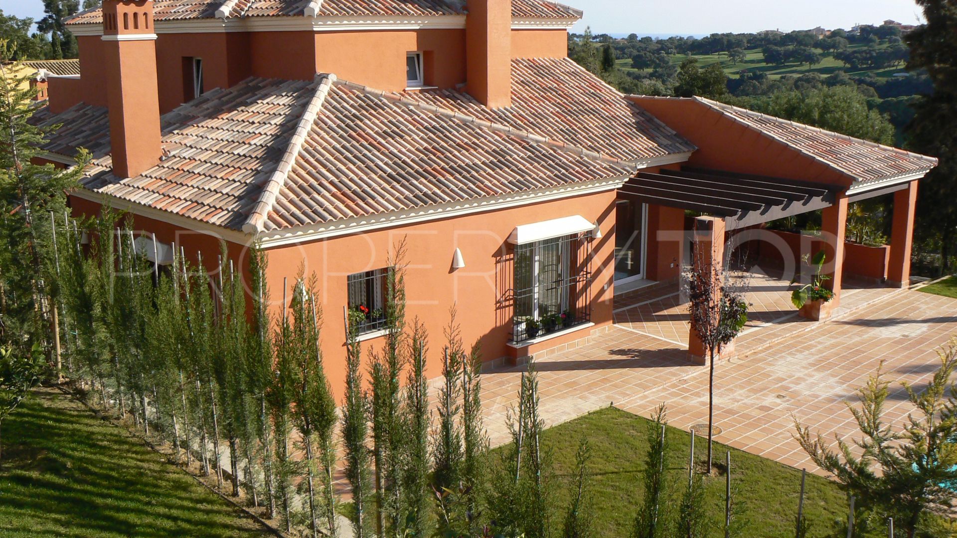 Buy villa in Sotogrande Alto with 4 bedrooms