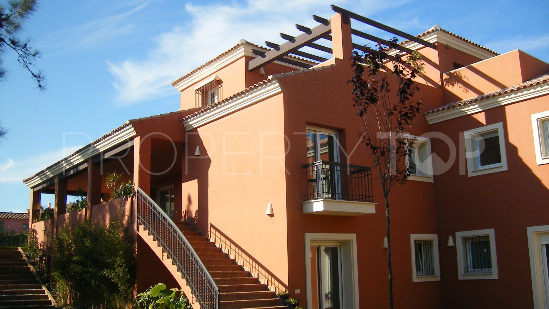 Buy villa in Sotogrande Alto with 4 bedrooms