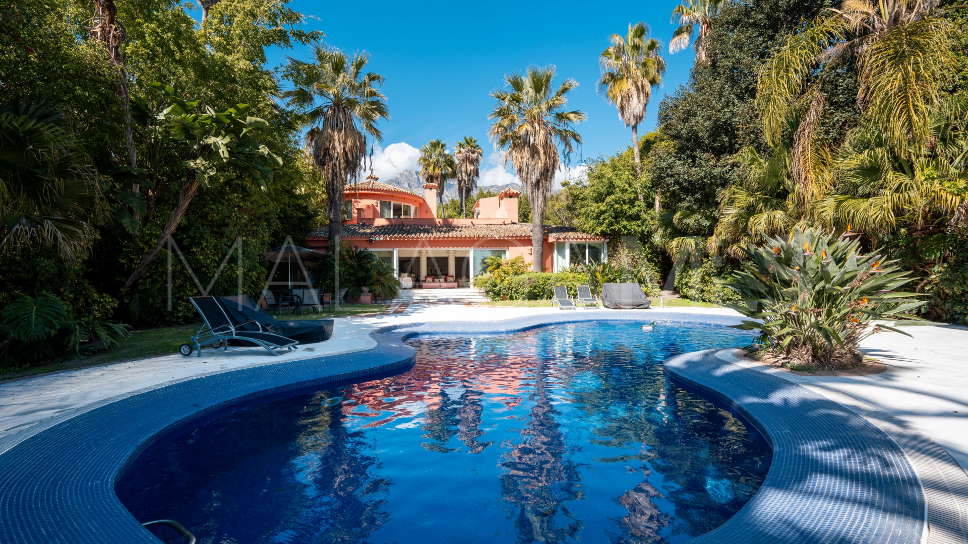 Mansion for sale in Rocio de Nagüeles