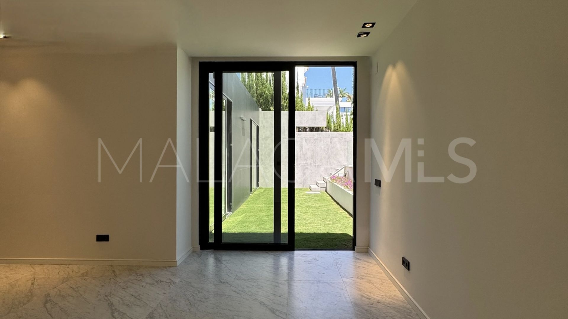 Villa de 5 bedrooms a la venta in Los Flamingos