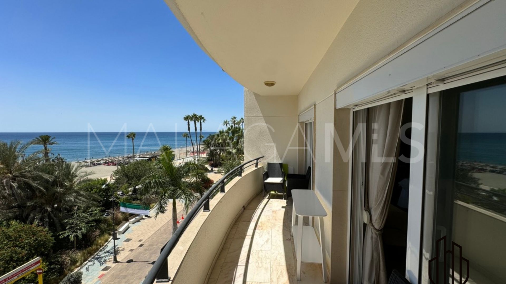 For sale 3 bedrooms apartment in Estepona Centre