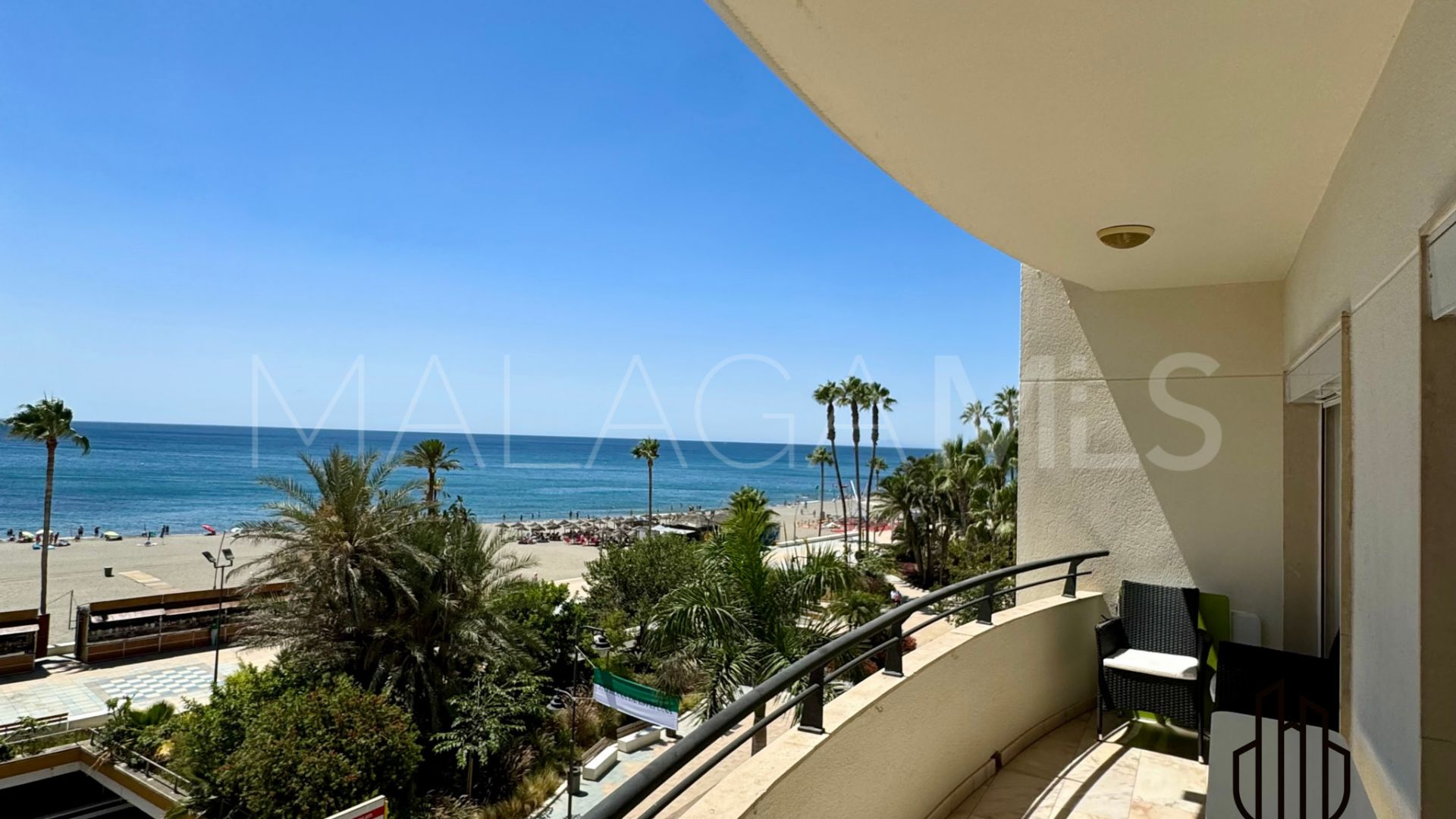 For sale 3 bedrooms apartment in Estepona Centre