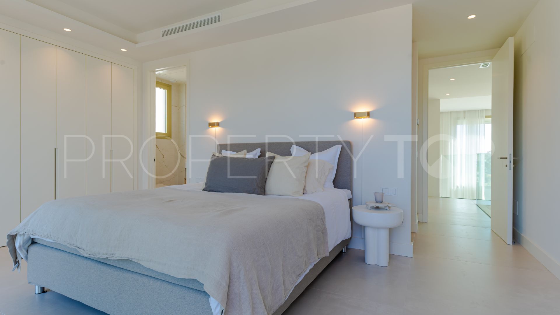 For sale 4 bedrooms duplex penthouse in Benalús