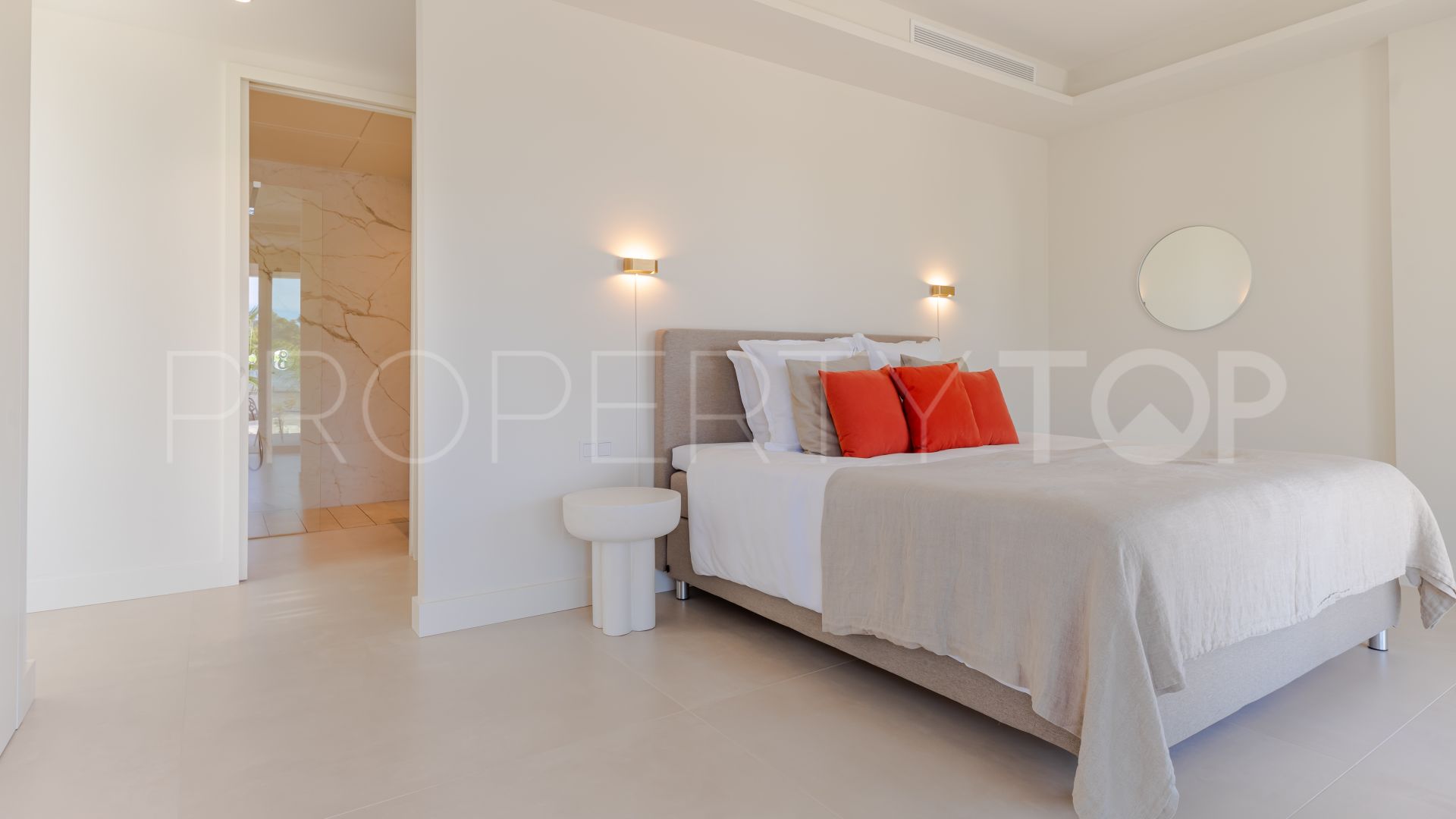 For sale 4 bedrooms duplex penthouse in Benalús