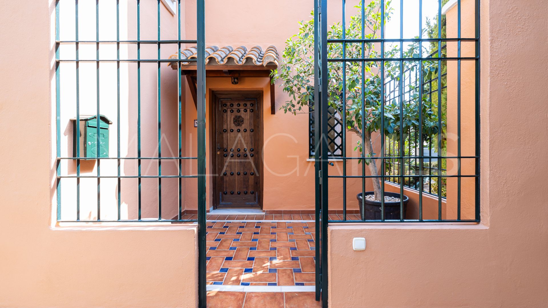 Nueva Andalucia, adosado for sale with 4 bedrooms